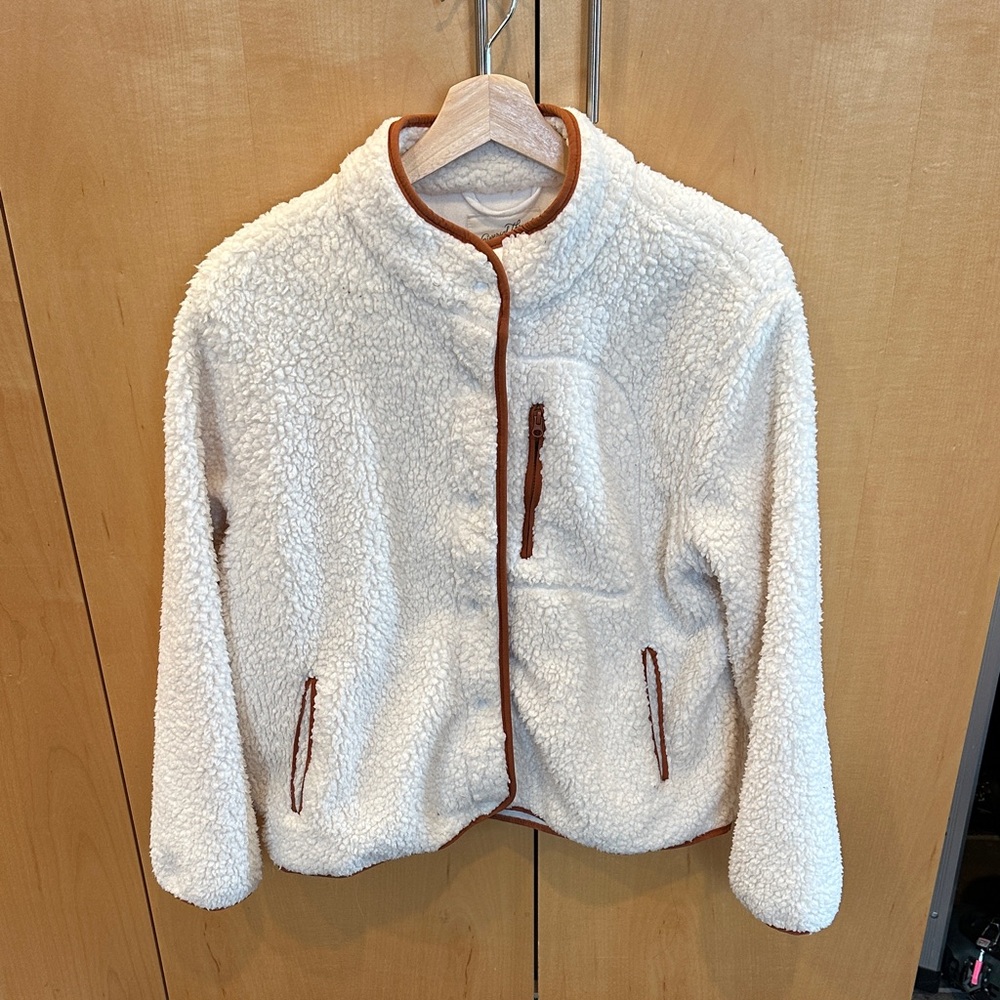 Universal Threads Cream Sherpa Jacket, women’s size L